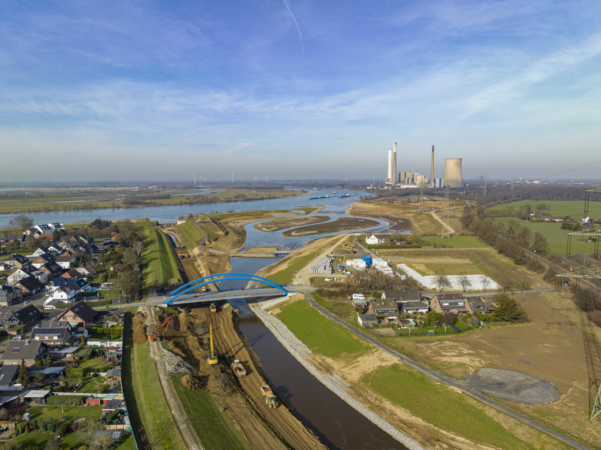 Emscher-Mündung: Verfüllung des Altarmes in den Rhein macht Fortschritte -  eglv